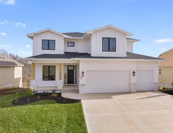 9439 Wild Rose LN, Lenexa, KS 66227