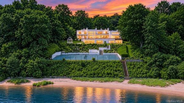 26 Tennis Court RD, Oyster Bay, NY 11771