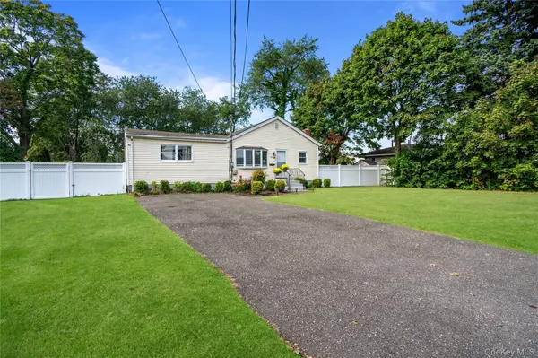 162 Carlls PATH, Deer Park, NY 11729