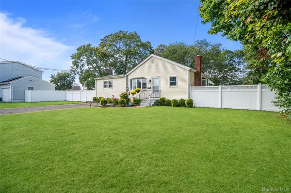 162 Carlls PATH, Deer Park, NY 11729