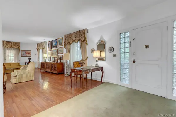 20050 Grand Central Pkwy, Queens Village, NY 11427
