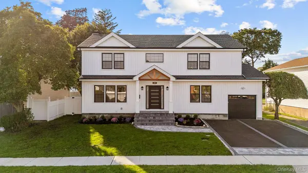 29 Melanie LN, Syosset, NY 11791