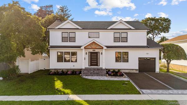 29 Melanie LN, Syosset, NY 11791