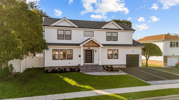 29 Melanie LN, Syosset, NY 11791