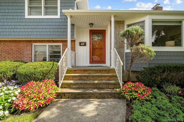 47 Diamond AVE, East Meadow, NY 11554