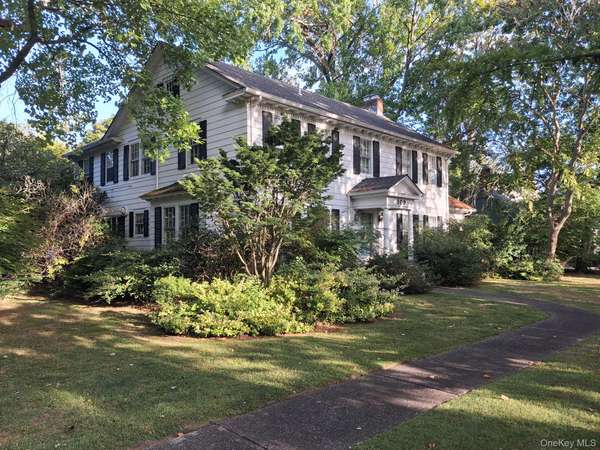 109 Handsome AVE, Sayville, NY 11782
