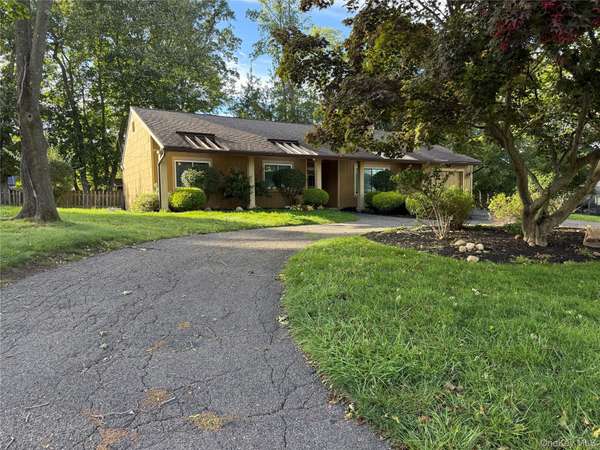 9 Stratford RD, Miller Place, NY 11764