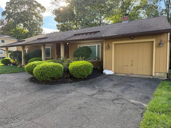 9 Stratford RD, Miller Place, NY 11764