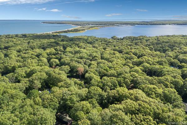 2 Boulder LN, East Hampton, NY 11937