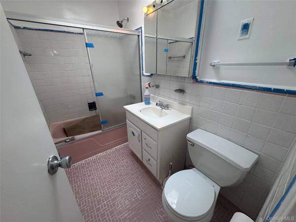 21-20 Broadway #2, Astoria, NY 11106