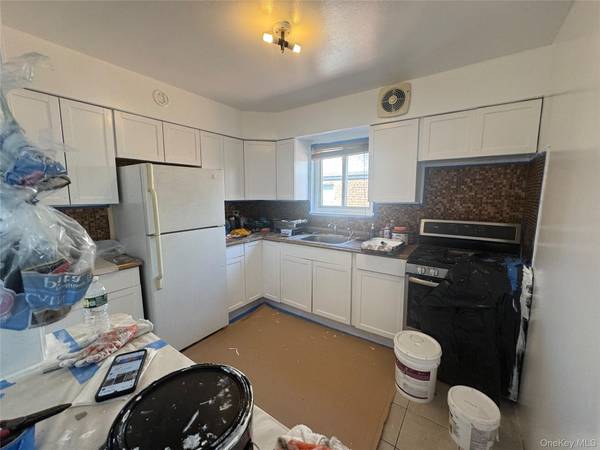 21-20 Broadway #2, Astoria, NY 11106