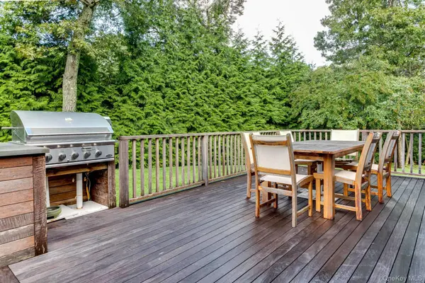 66 Crystal DR, East Hampton, NY 11937