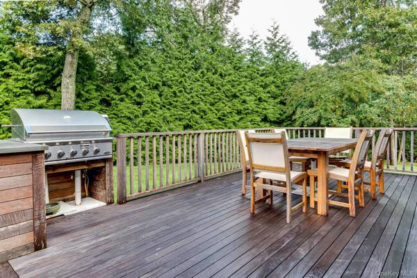 66 Crystal DR, East Hampton, NY 11937