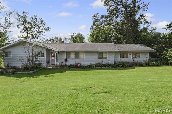 242 Gall RD, Columbia, IL 62236