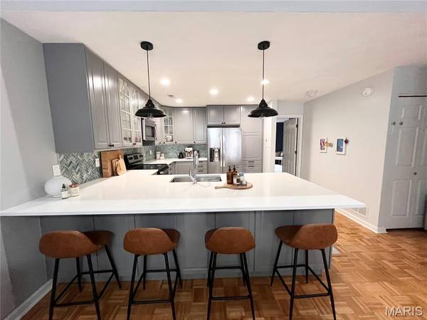 4453 W Pine BLVD #10, St Louis, MO 63108