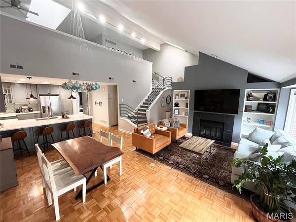 4453 W Pine BLVD #10, St Louis, MO 63108