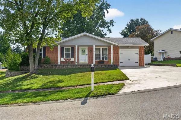 716 Fetlock DR, Fenton, MO 63026