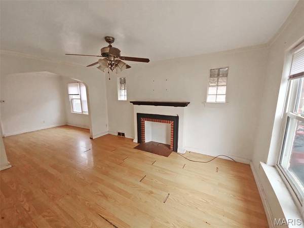 8729 Acacia DR, Jennings, MO 63136
