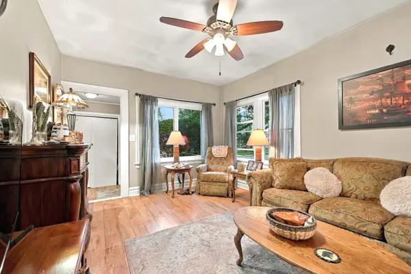 458 S Harvard AVE, Villa Park, IL 60181