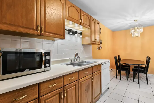850 E Old Willow RD #211, Prospect Heights, IL 60070