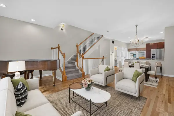 1027 Lincoln TRL, Oak Park, IL 60302