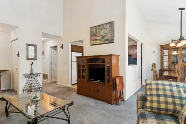 708 Newgate LN #B, Prospect Heights, IL 60070