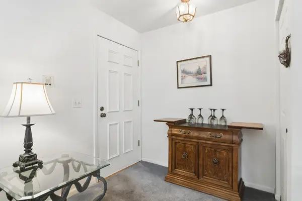 708 Newgate LN #B, Prospect Heights, IL 60070