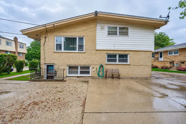 627 Ryan LN, West Dundee, IL 60118