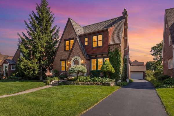 221 East AVE, Park Ridge, IL 60068