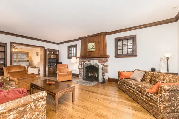 221 East AVE, Park Ridge, IL 60068