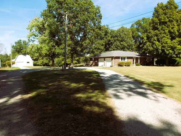 1747 State Route 161 HWY, Centralia, IL 62801