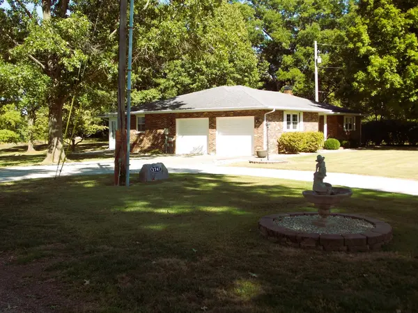 1747 State Route 161 HWY, Centralia, IL 62801