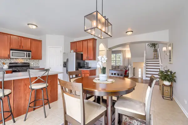 1734 Dogwood LN, Hanover Park, IL 60133