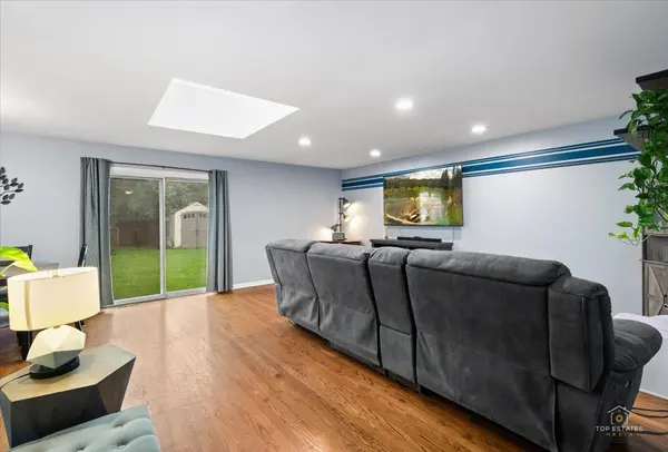 1409 W WILLOW LN, Mount Prospect, IL 60056
