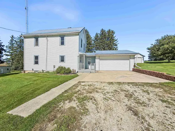 319 Four Corners RD, Waukon, IA 52172