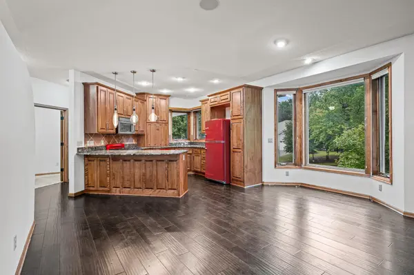 9250 Blackoaks LN N, Maple Grove, MN 55311