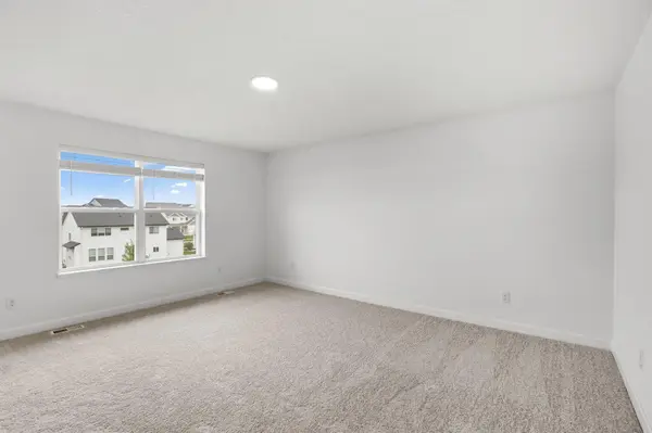 18318 Gladiator DR, Lakeville, MN 55044