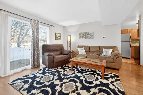 3271 Dodd LN, Eagan, MN 55121