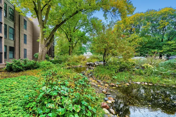 8441 Irwin RD #106, Bloomington, MN 55437