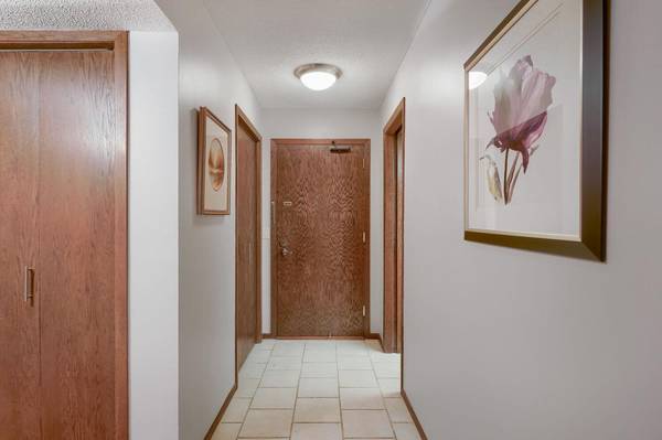 8441 Irwin RD #106, Bloomington, MN 55437