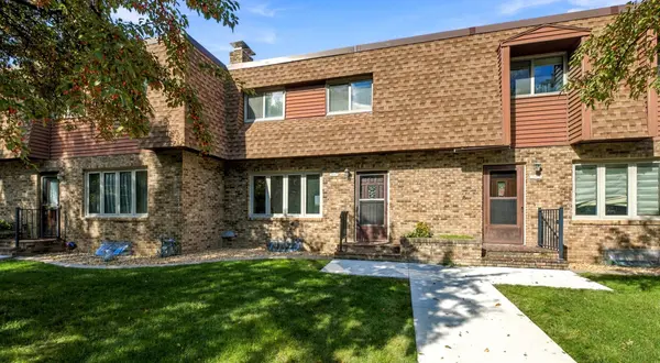 1402 E Gateway CIR S #H, Fargo, ND 58103