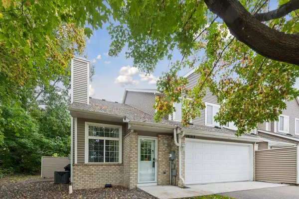 18185 Warbler LN, Eden Prairie, MN 55346