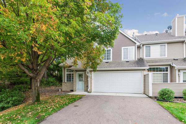 18185 Warbler LN, Eden Prairie, MN 55346
