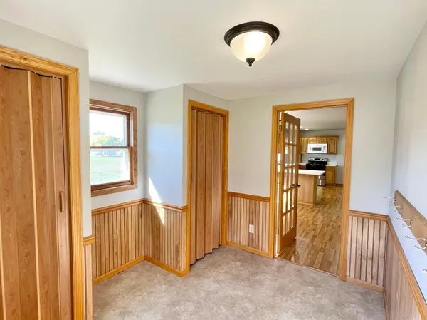 404 E Cottonwood ST, Springfield, MN 56087