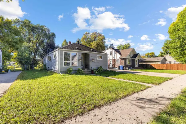 1528 8th AVE S, Fargo, ND 58103