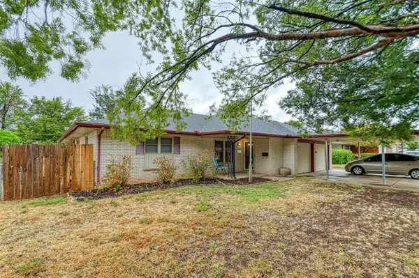 208 NE 18th ST, Moore, OK 73160