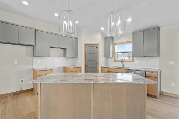 1400 DIVINITY DR, De Pere, WI 54115