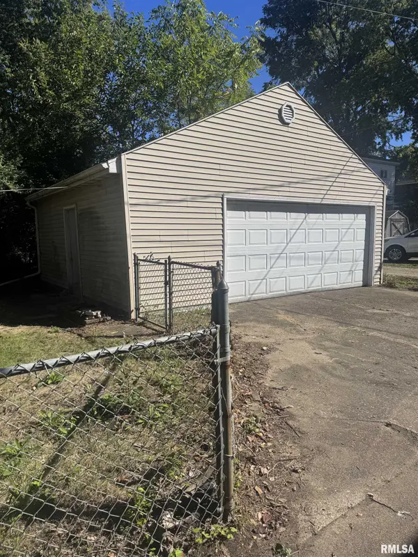 612 HILLYER ST, Pekin, IL 61554