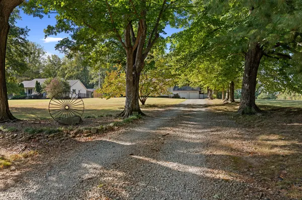 1140 Parkers Chapel Rd, Portland, TN 37148