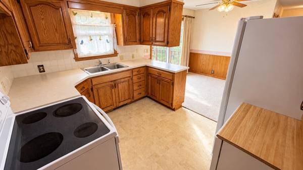 2419 Simmons St, Salina, KS 67401
